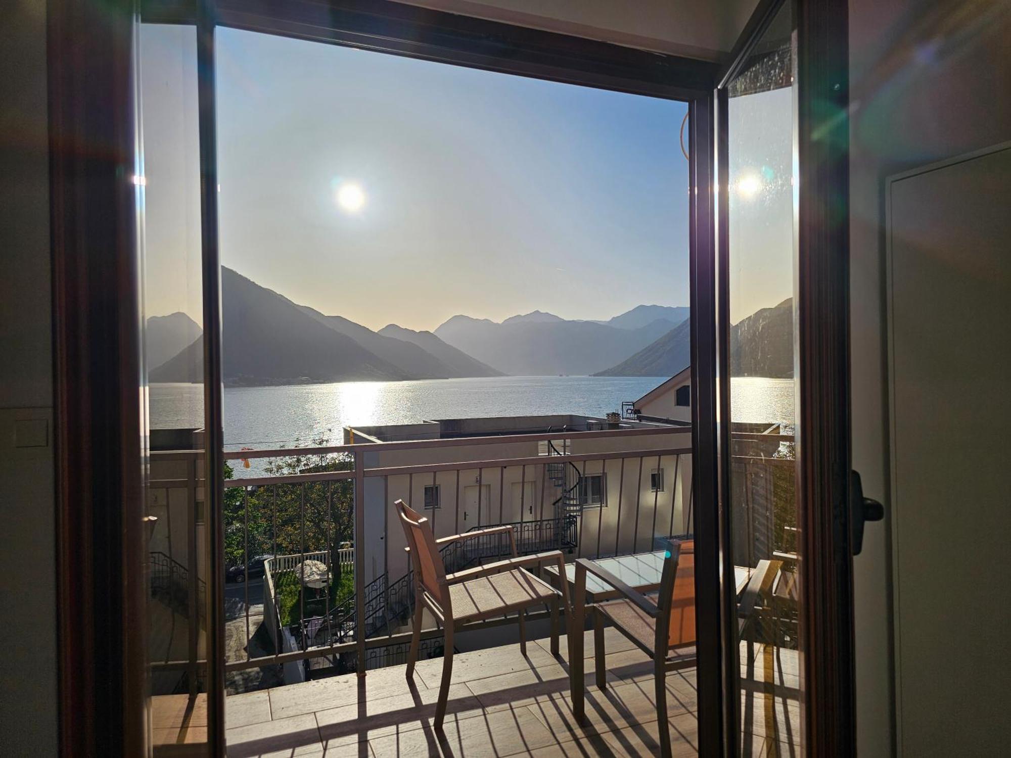 Апартаменты Modern Seaside Escape - Stunning Sea View - Private & Stylish Котор Экстерьер фото
