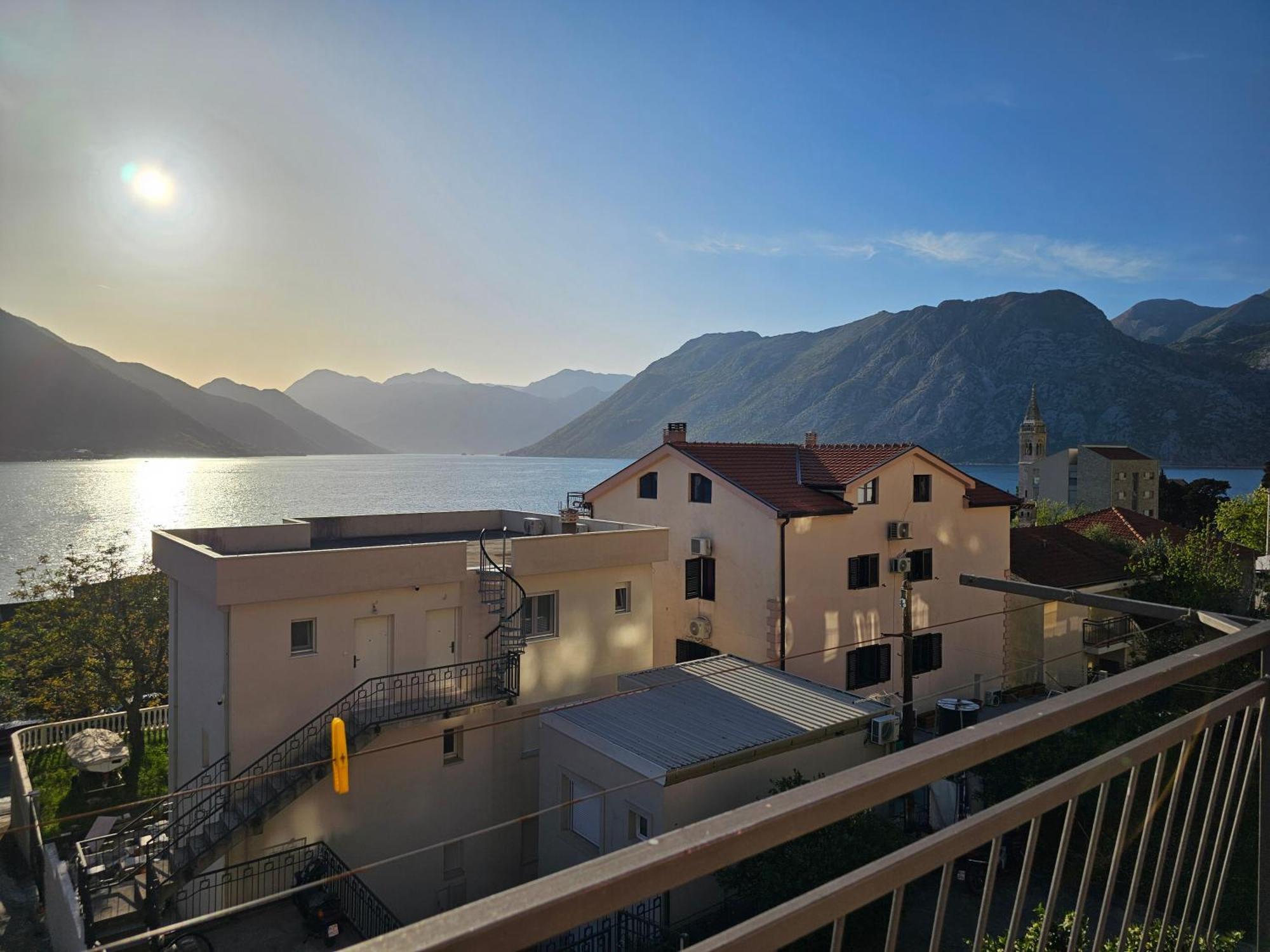 Апартаменты Modern Seaside Escape - Stunning Sea View - Private & Stylish Котор Экстерьер фото