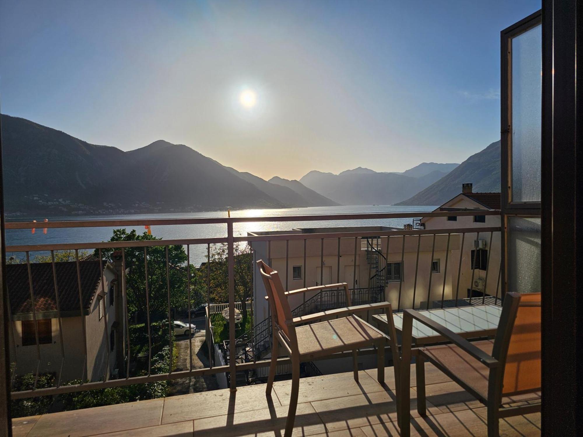 Апартаменты Modern Seaside Escape - Stunning Sea View - Private & Stylish Котор Экстерьер фото